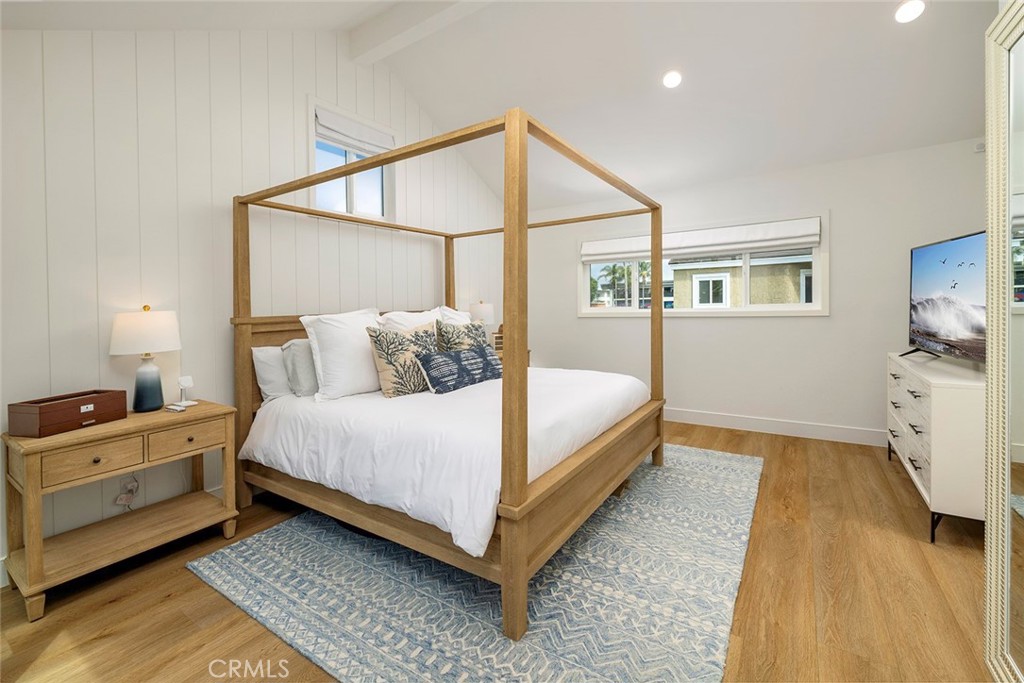 1631 Irvine Avenue E