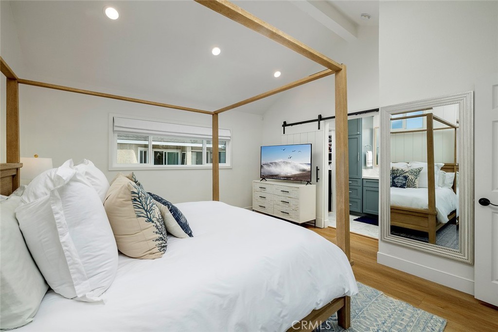 1631 Irvine Avenue E