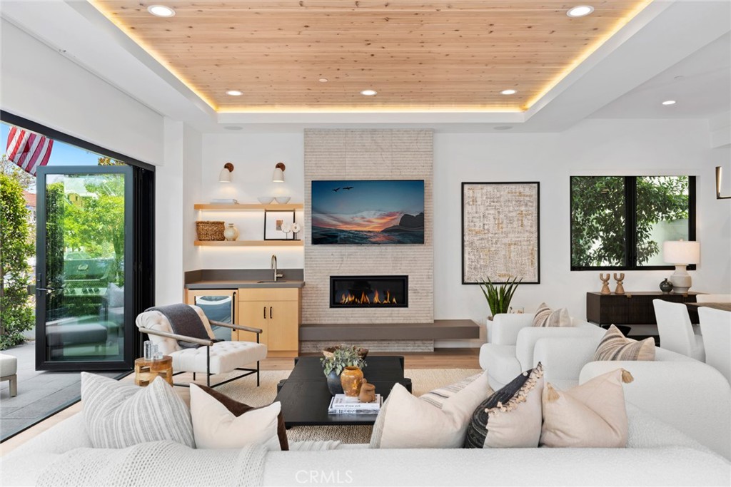 1717 E Ocean Boulevard