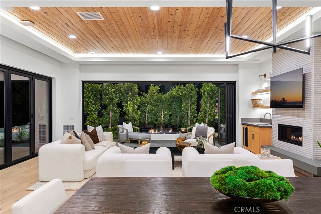 1717 E Ocean Boulevard