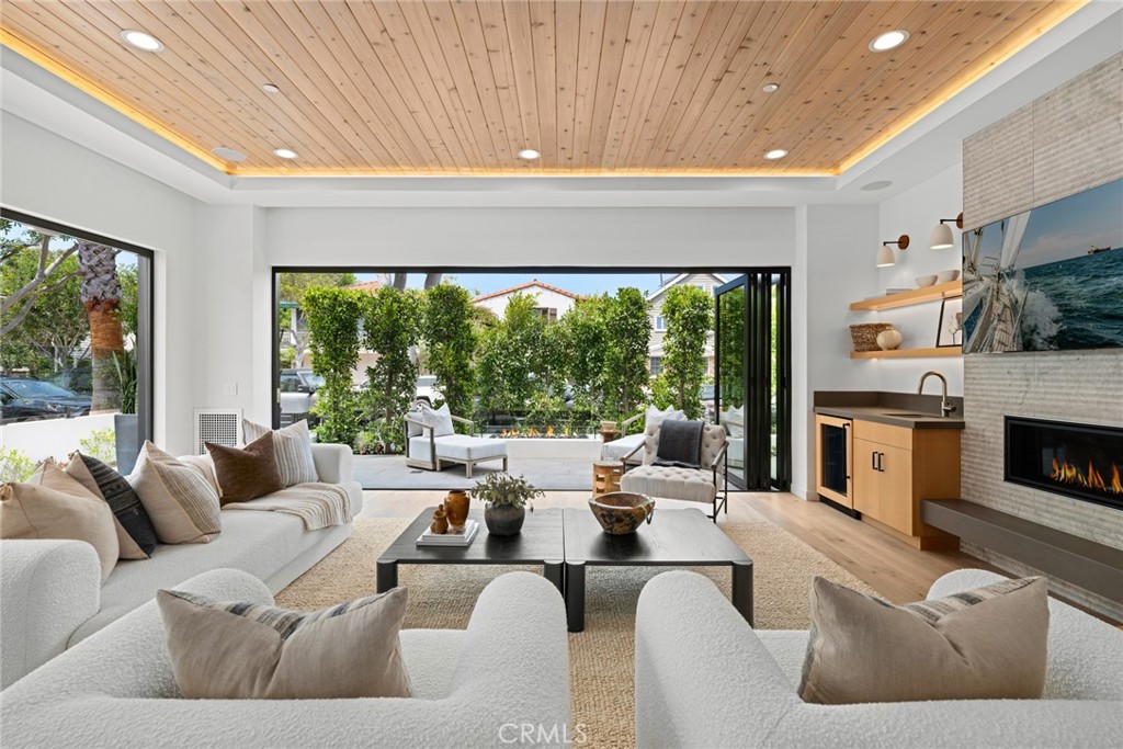 1717 E Ocean Boulevard