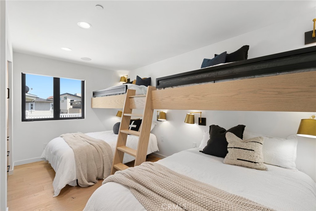 1717 E Ocean Boulevard