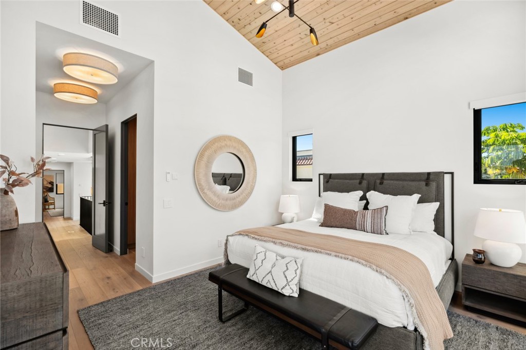 1717 E Ocean Boulevard