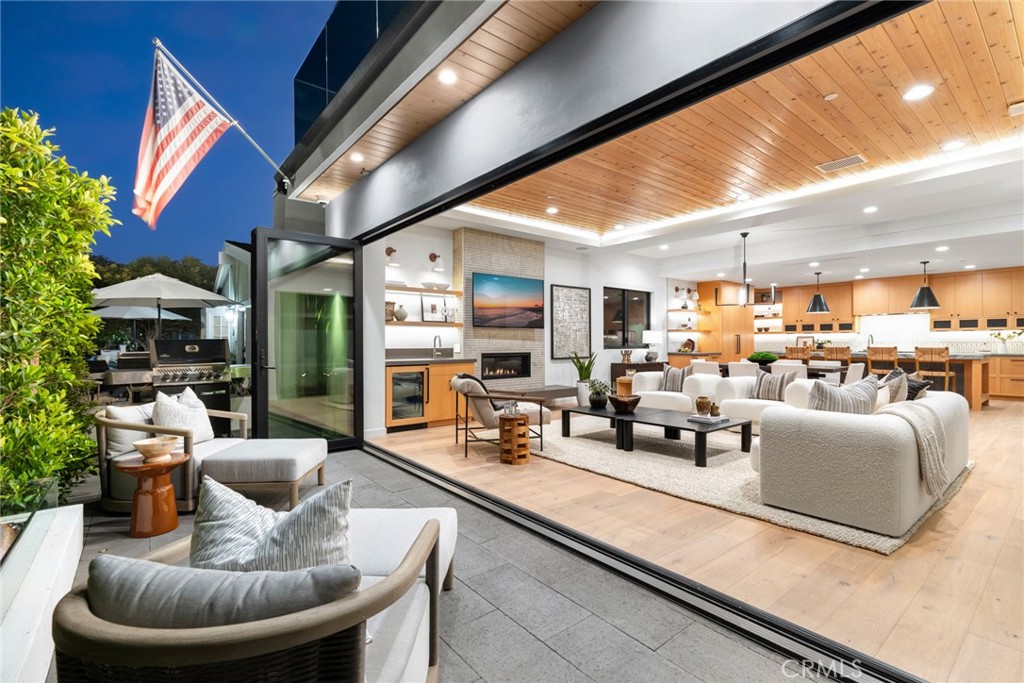 1717 E Ocean Boulevard