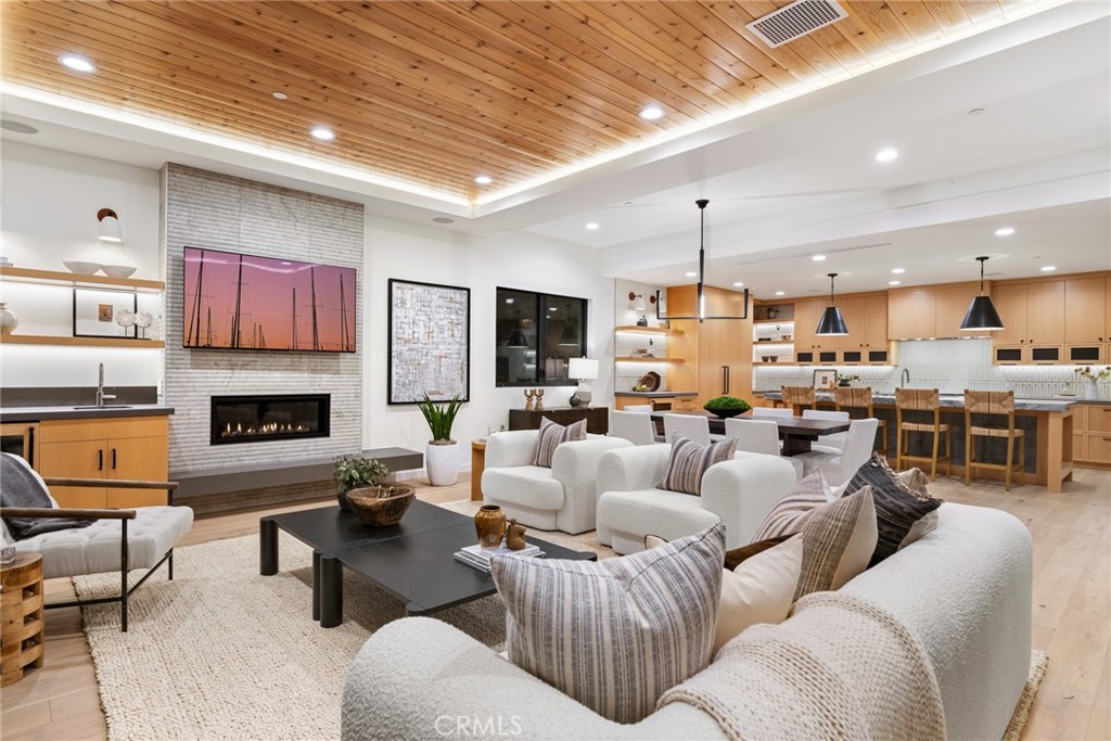 1717 E Ocean Boulevard