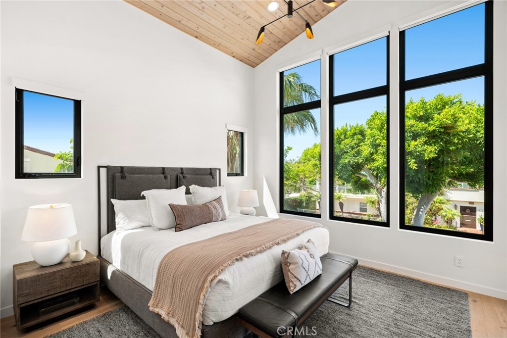 1717 E Ocean Boulevard