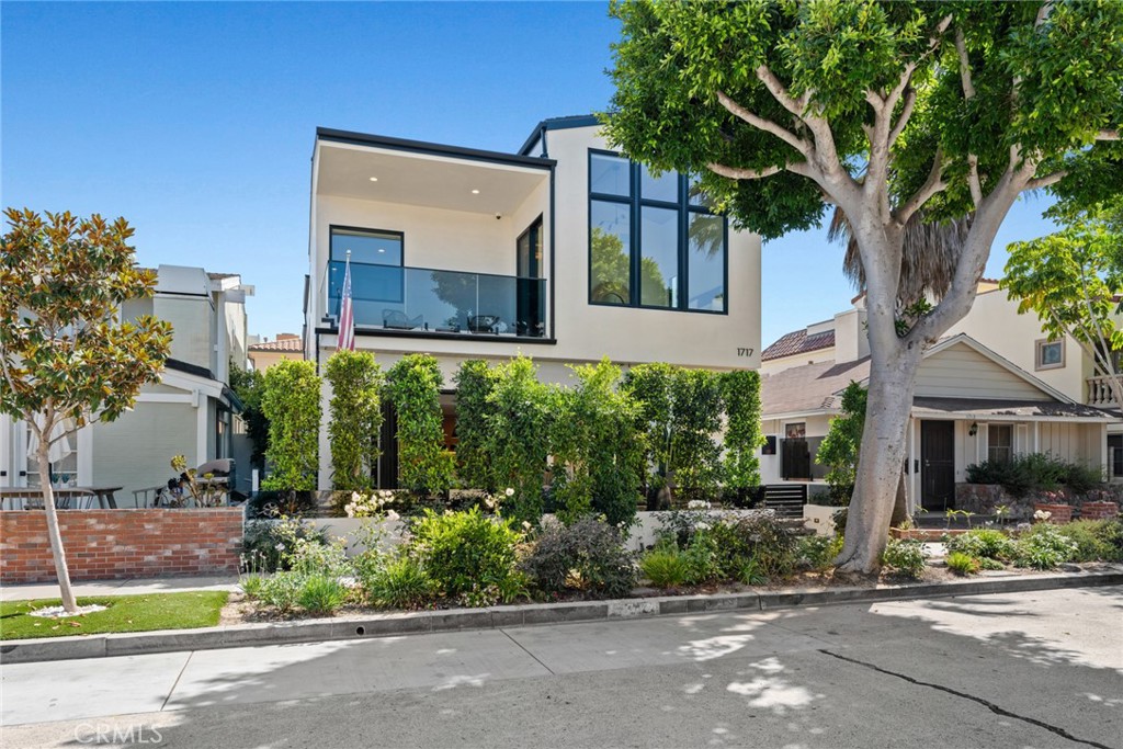 1717 E Ocean Boulevard