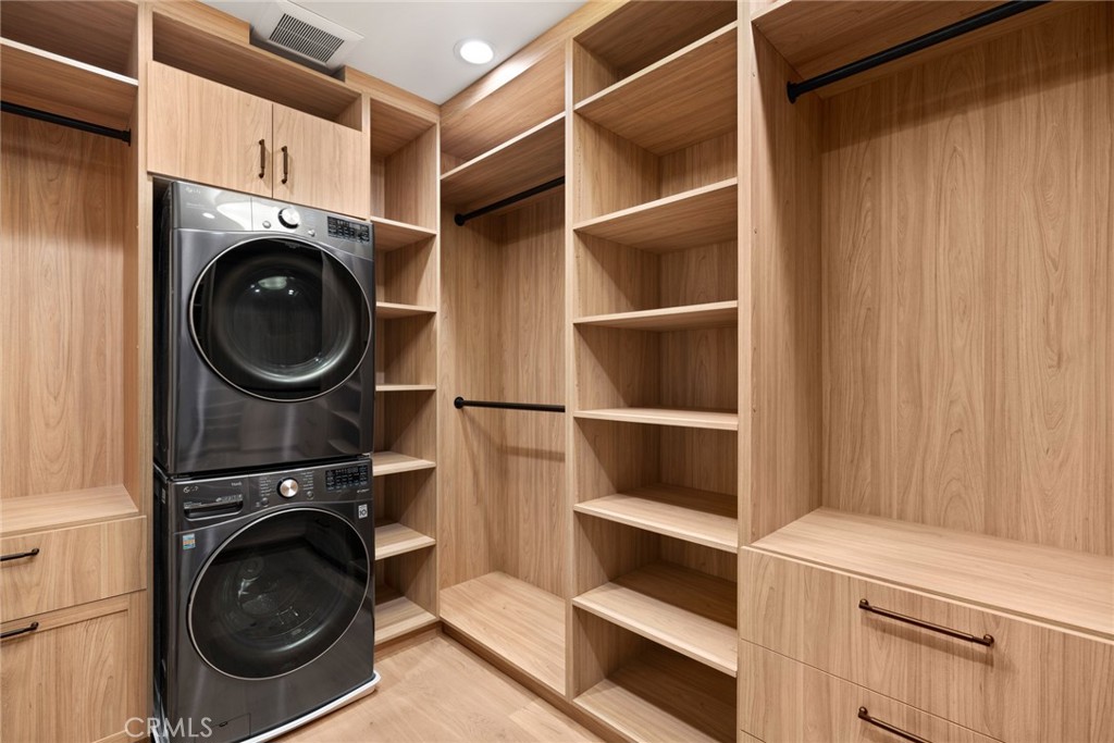 1717 E Ocean Boulevard