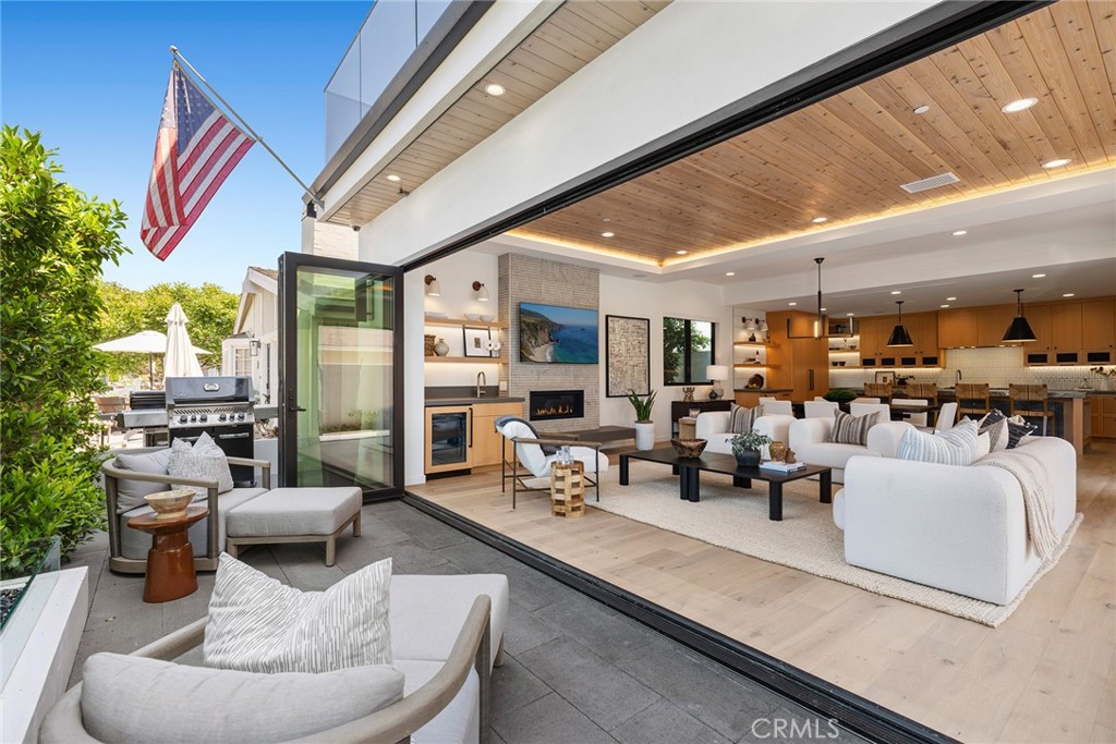 1717 E Ocean Boulevard