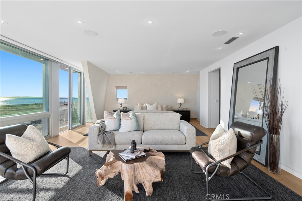 2144 E Oceanfront