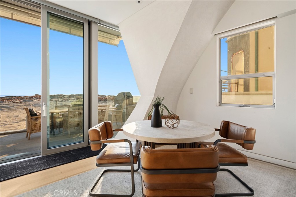 2144 E Oceanfront