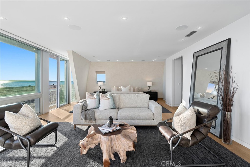 2144 E Oceanfront