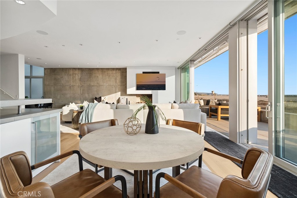 2144 E Oceanfront