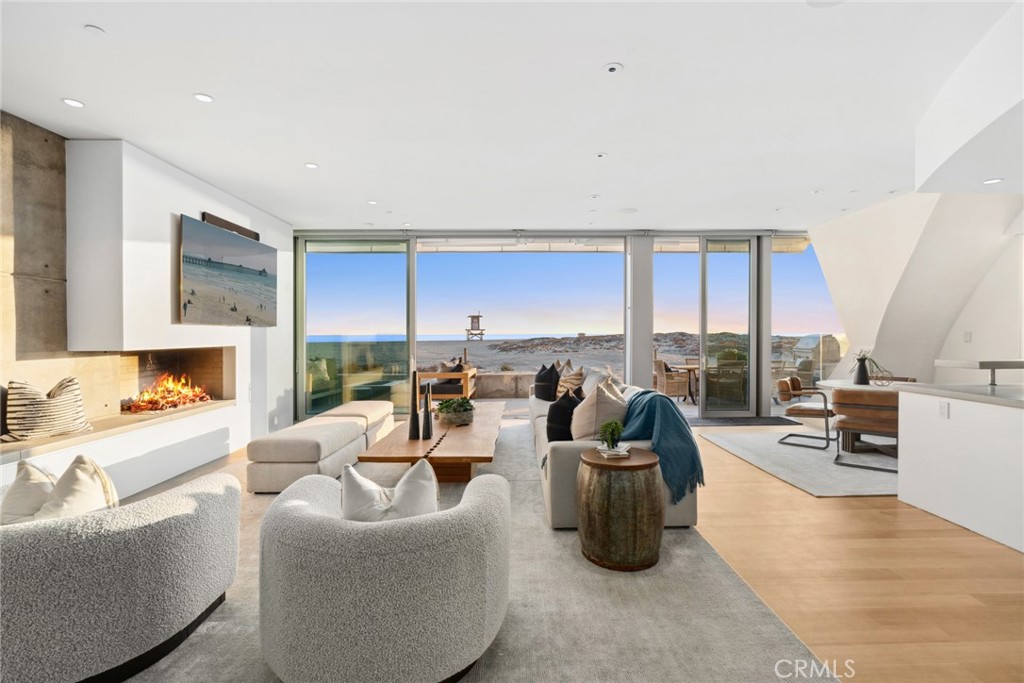 2144 E Oceanfront