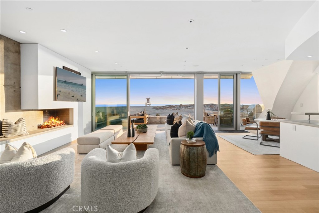 2144 E Oceanfront
