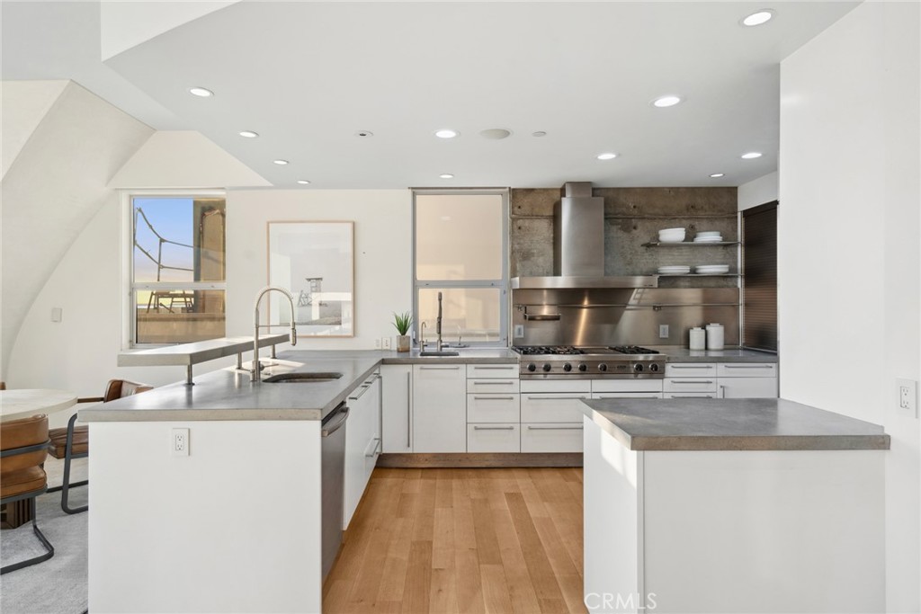 2144 E Oceanfront