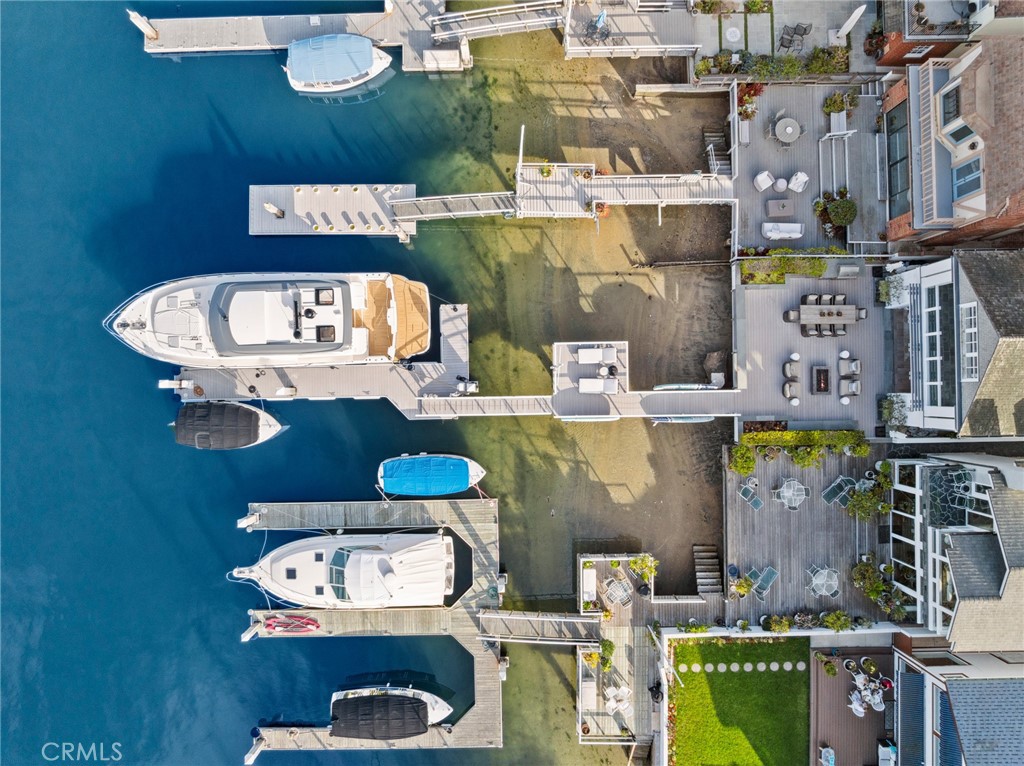 1212 E Balboa Boulevard