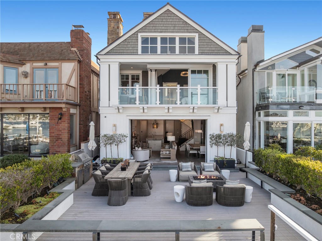 1212 E Balboa Boulevard