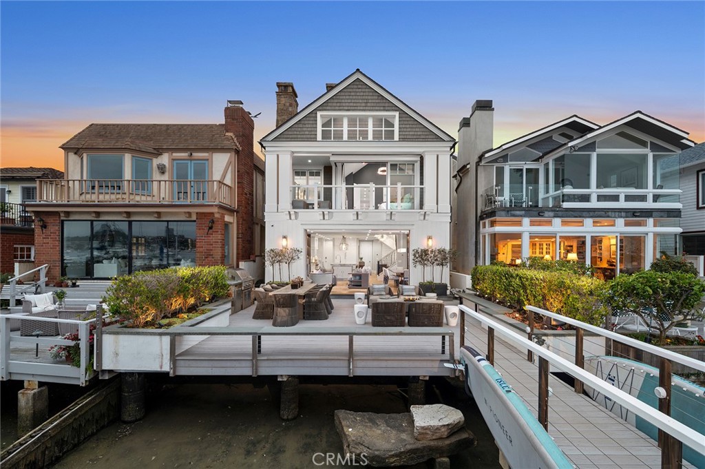 1212 E Balboa Boulevard