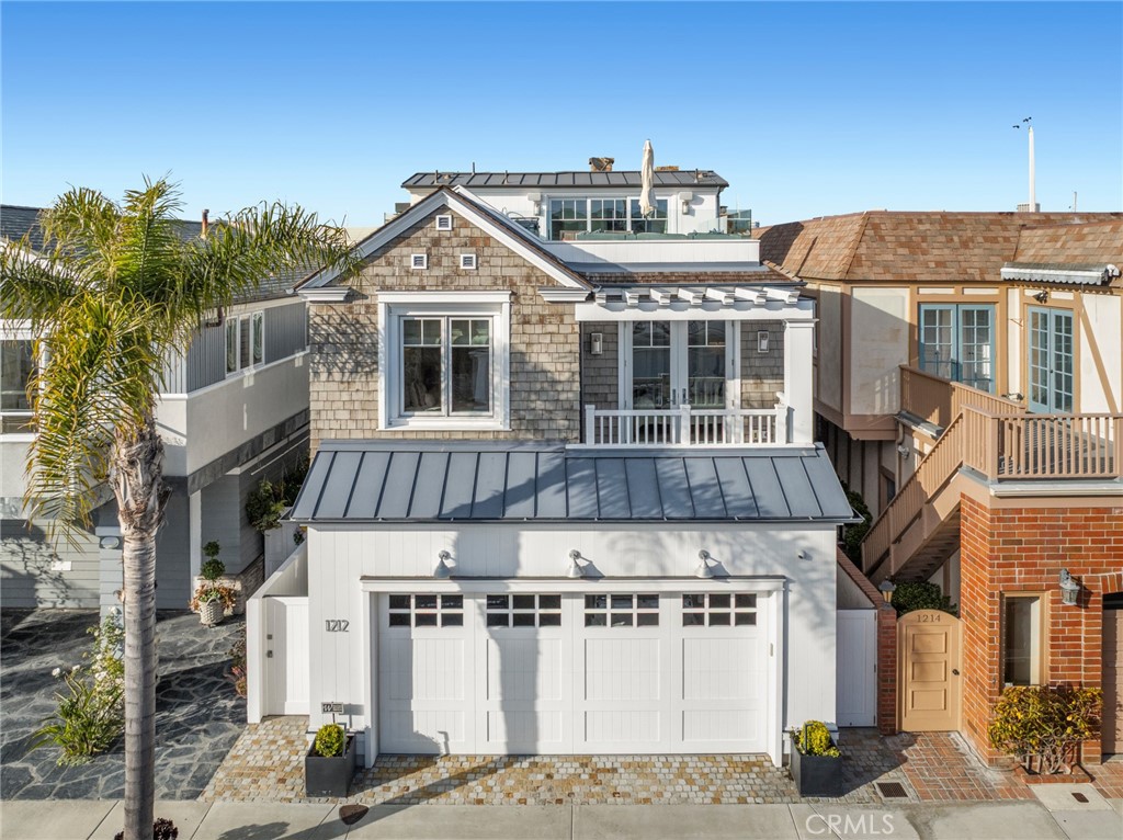 1212 E Balboa Boulevard