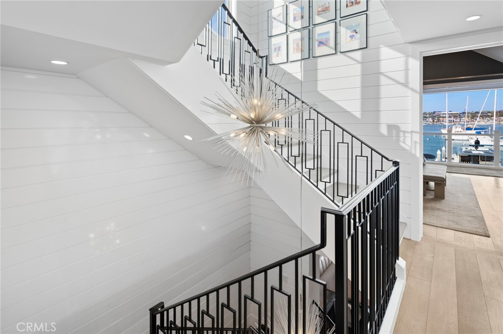 1212 E Balboa Boulevard