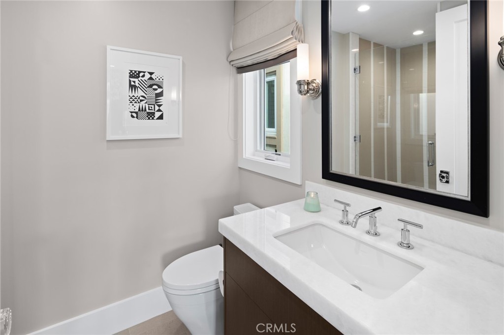 1212 E Balboa Boulevard