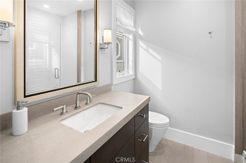 1212 E Balboa Boulevard