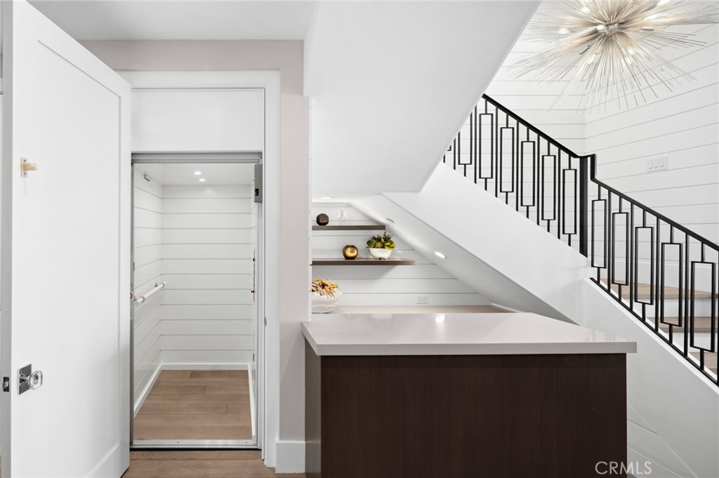 1212 E Balboa Boulevard