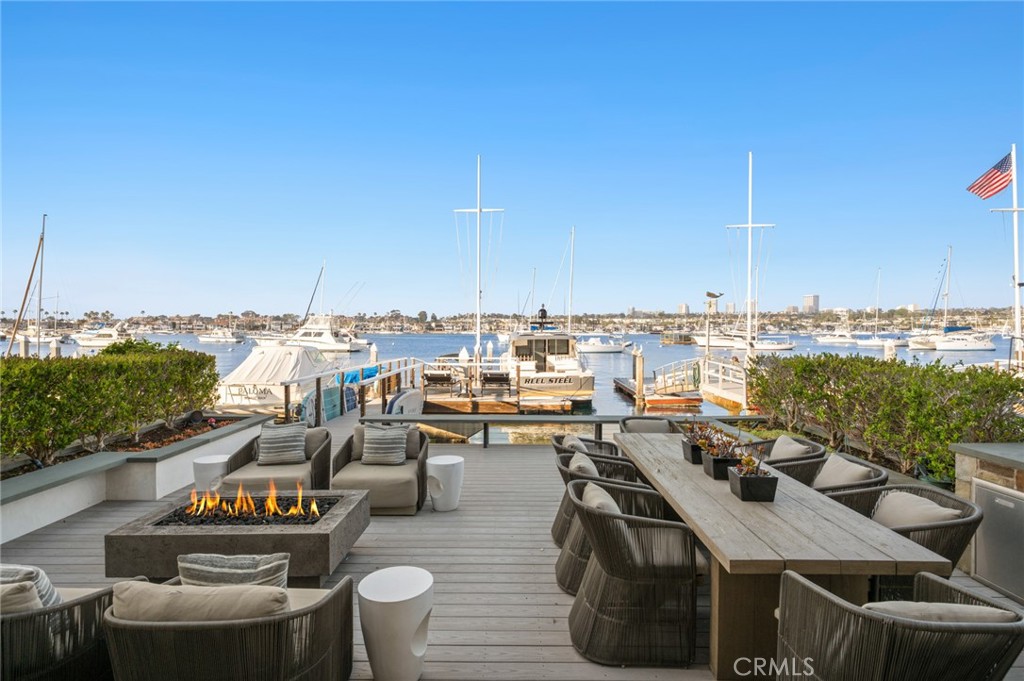 1212 E Balboa Boulevard