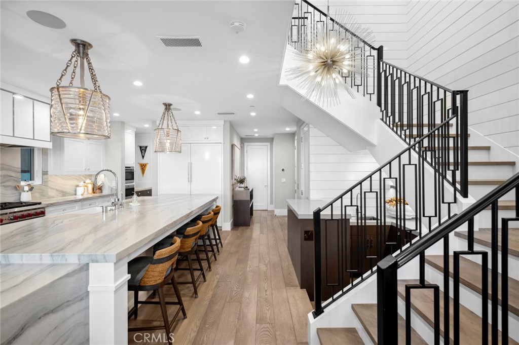 1212 E Balboa Boulevard