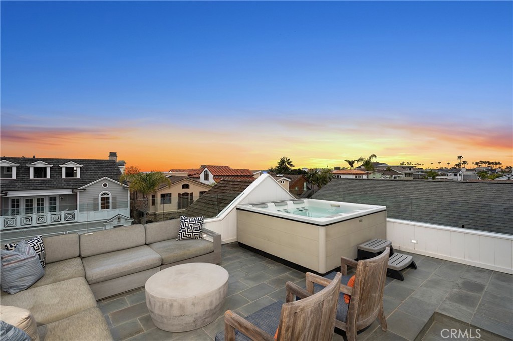 1212 E Balboa Boulevard