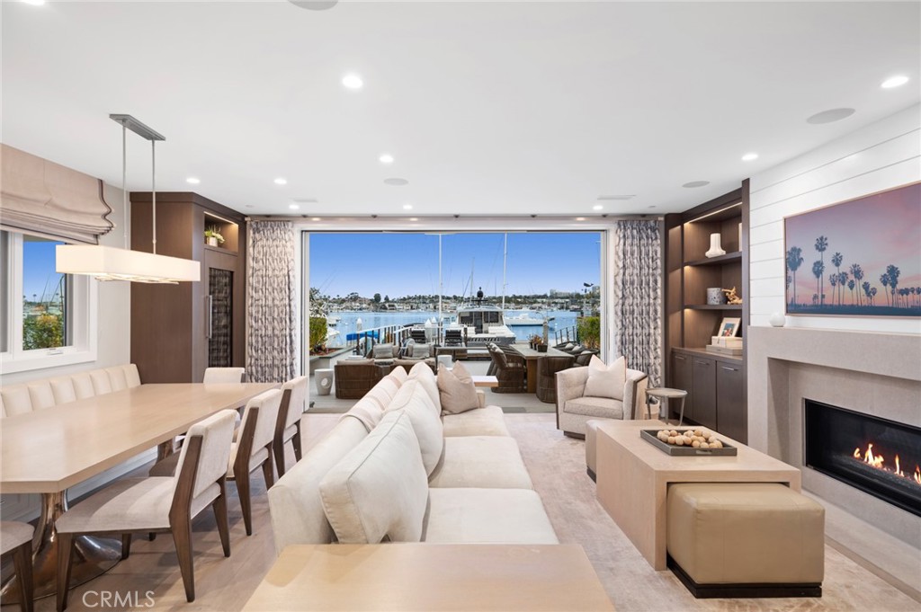 1212 E Balboa Boulevard