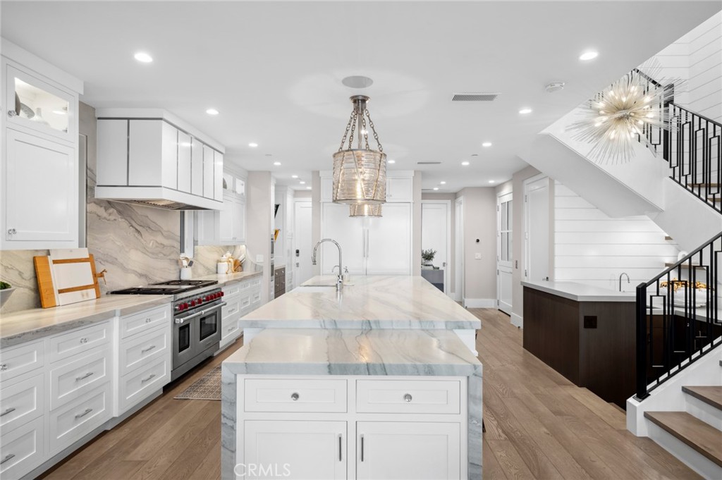 1212 E Balboa Boulevard