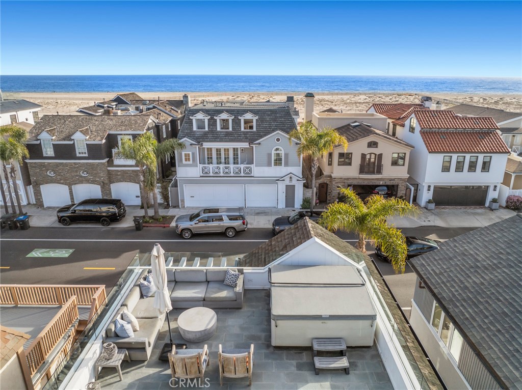 1212 E Balboa Boulevard