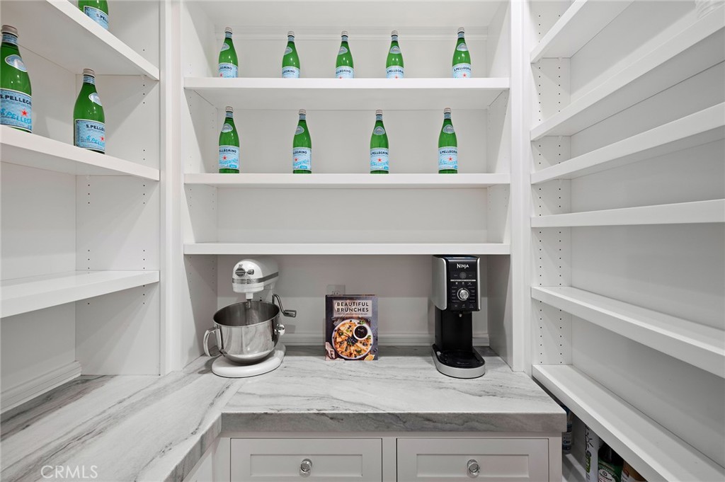 1212 E Balboa Boulevard