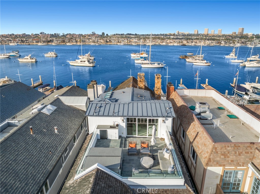 1212 E Balboa Boulevard