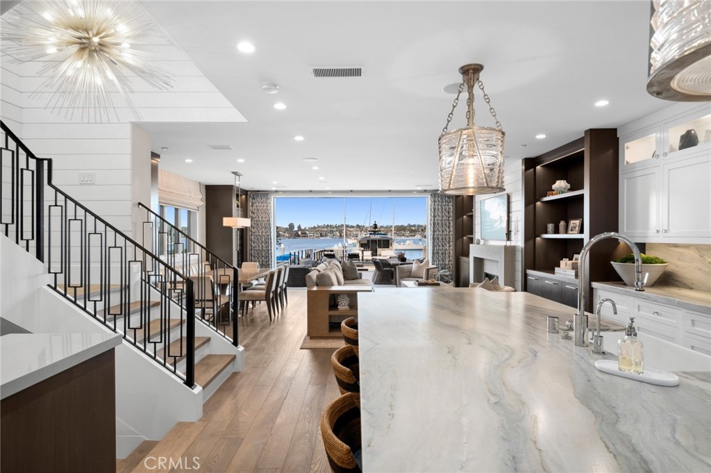 1212 E Balboa Boulevard