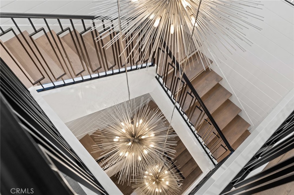 1212 E Balboa Boulevard