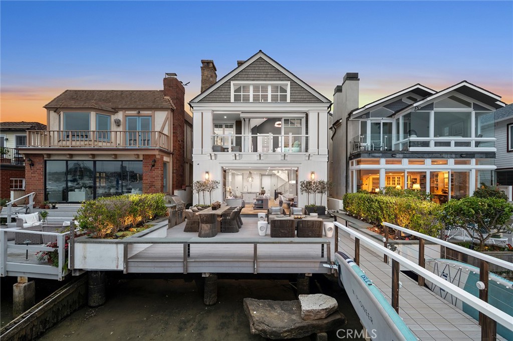 1212 E Balboa Boulevard
