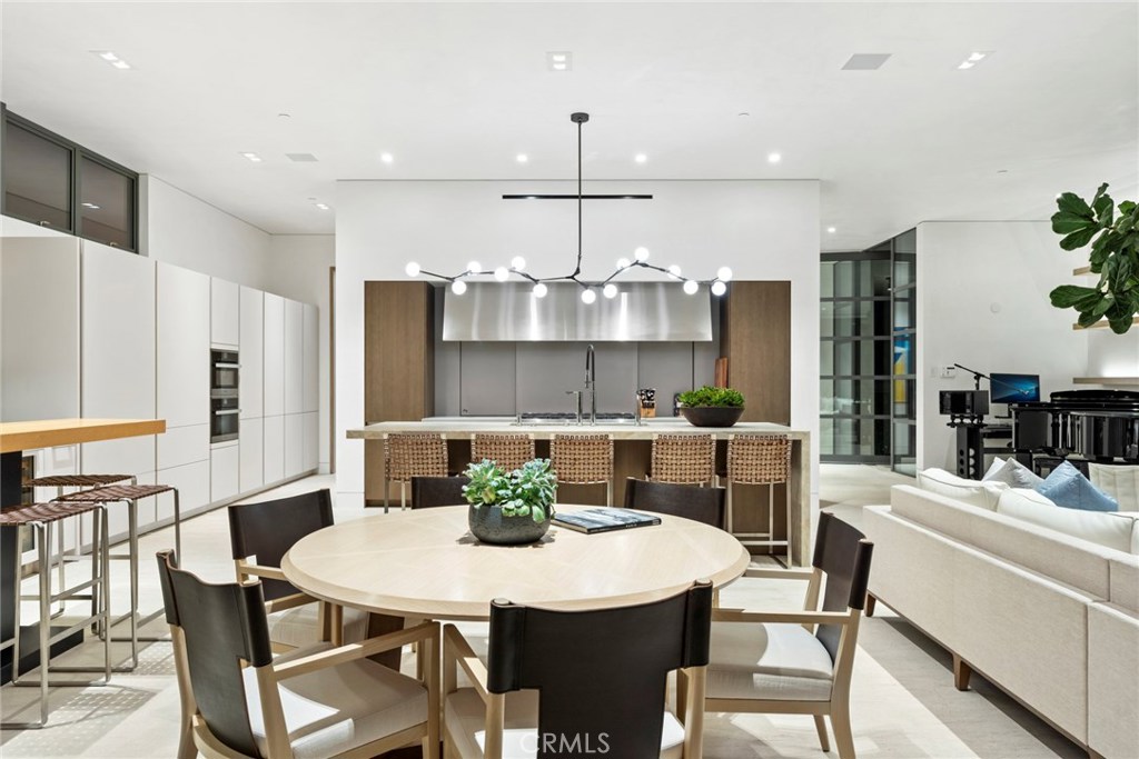2108 E Oceanfront