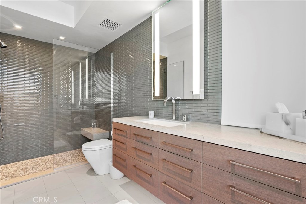 2108 E Oceanfront
