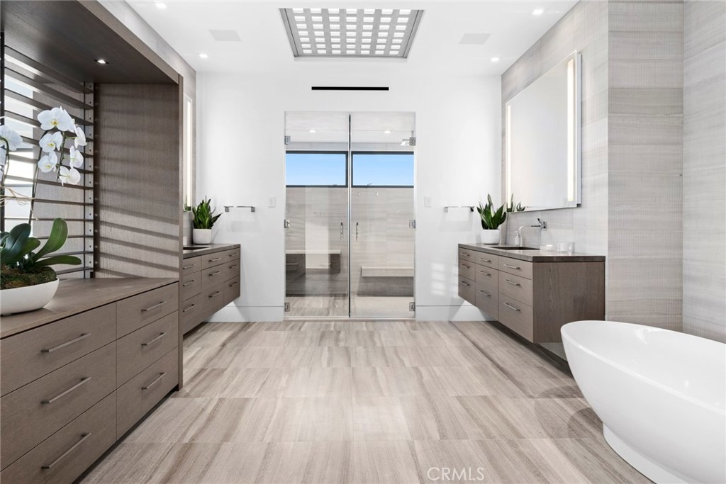 2108 E Oceanfront