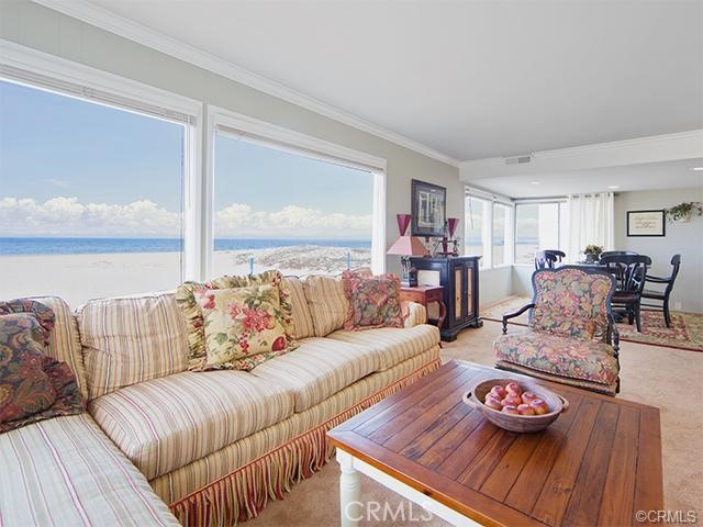 1560 E Oceanfront