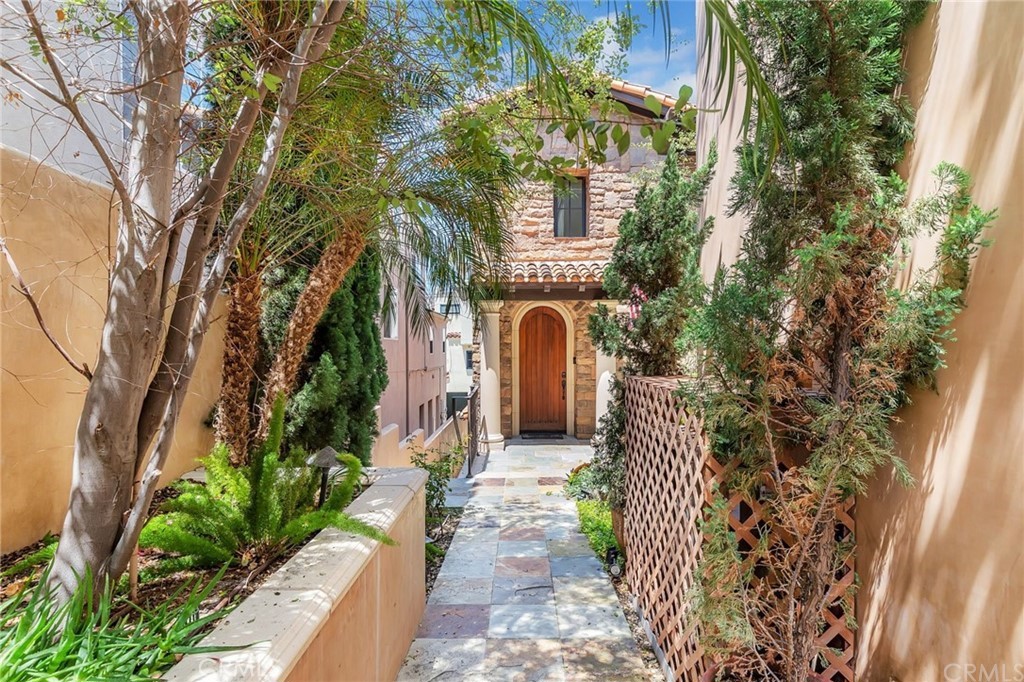 431 Dahlia Avenue 1/2