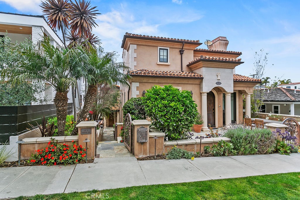 431 Dahlia Avenue 1/2