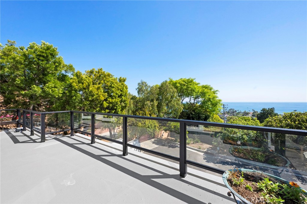 1560 Sunset Ridge Drive