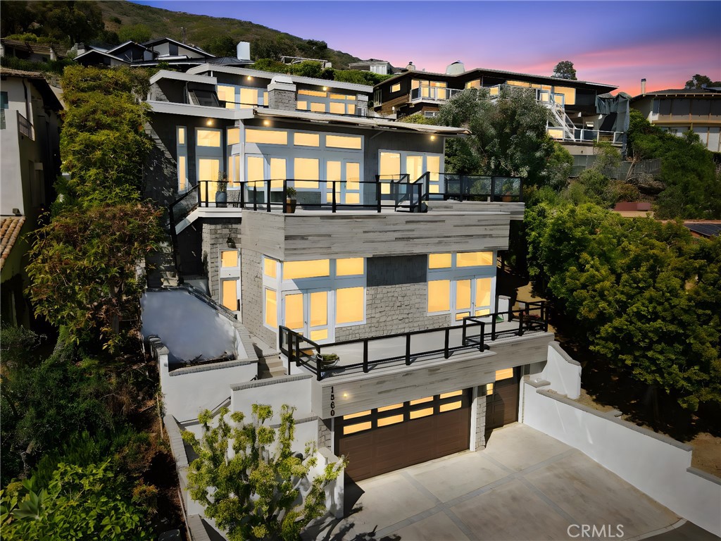 1560 Sunset Ridge Drive