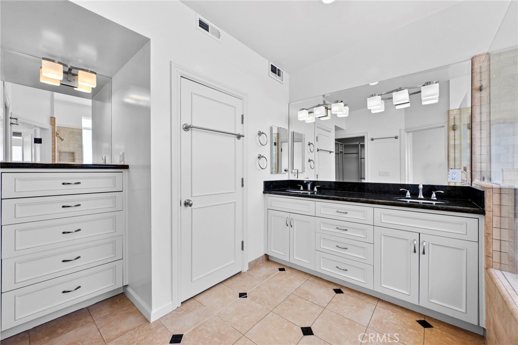 1560 Sunset Ridge Drive
