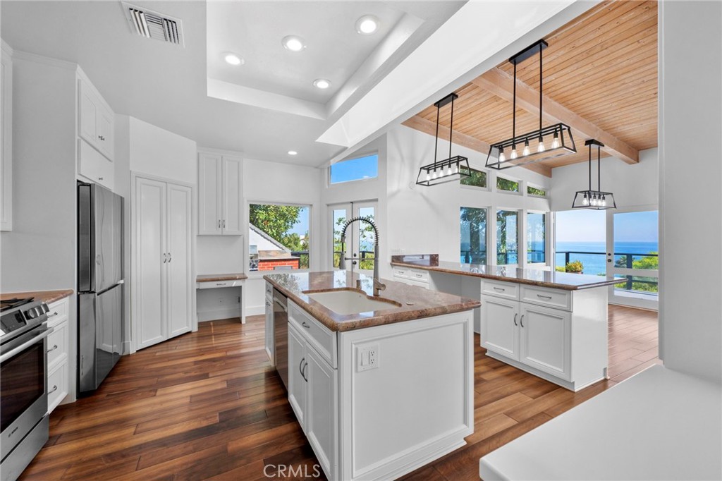 1560 Sunset Ridge Drive