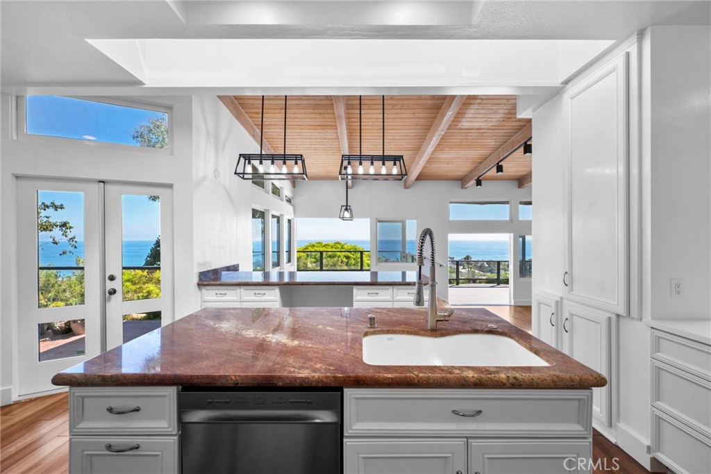 1560 Sunset Ridge Drive